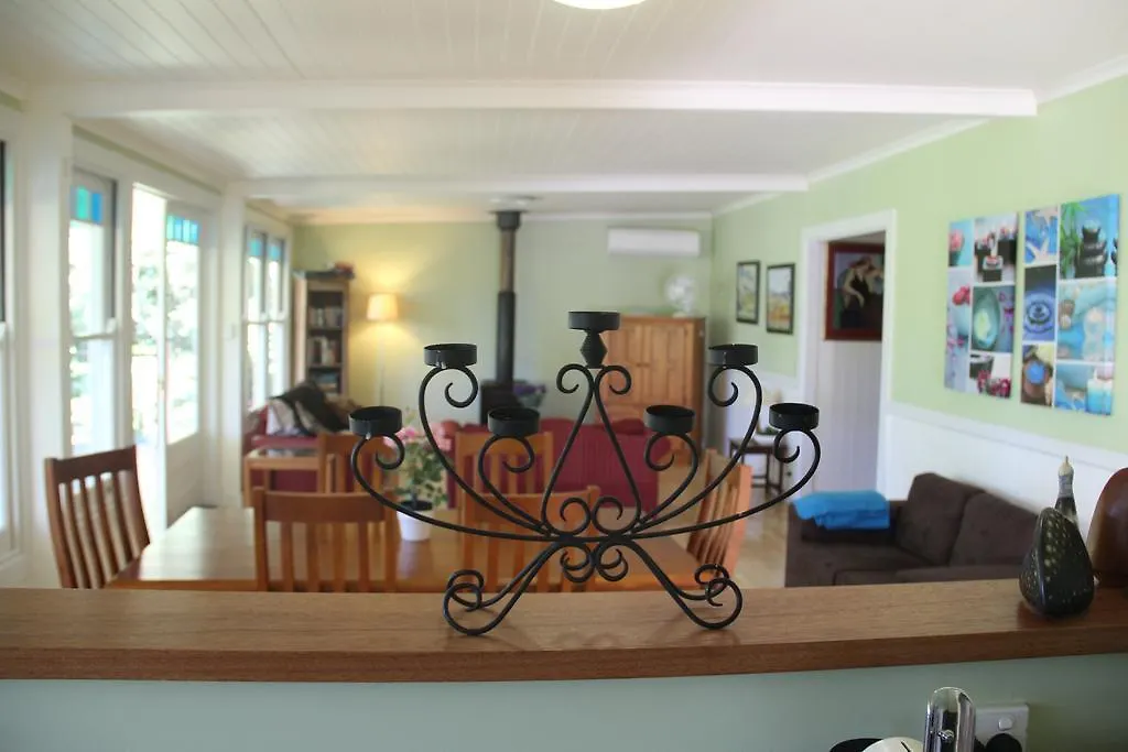 The Lakehouse Manor Guest House Maleny Australia