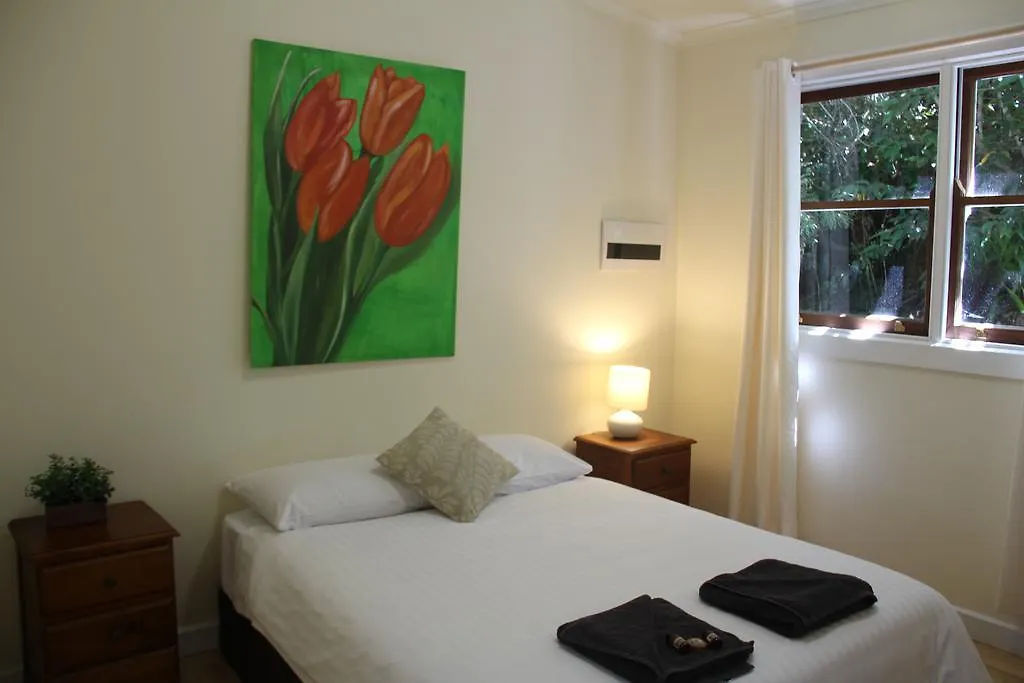 The Lakehouse Manor Guest House Maleny Country house